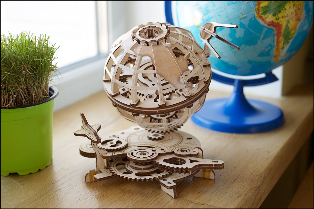 UGears Model Globe - 184 Pieces - Click Image to Close