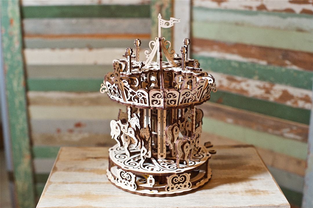 UGears Carousel - 305 Pieces - Click Image to Close