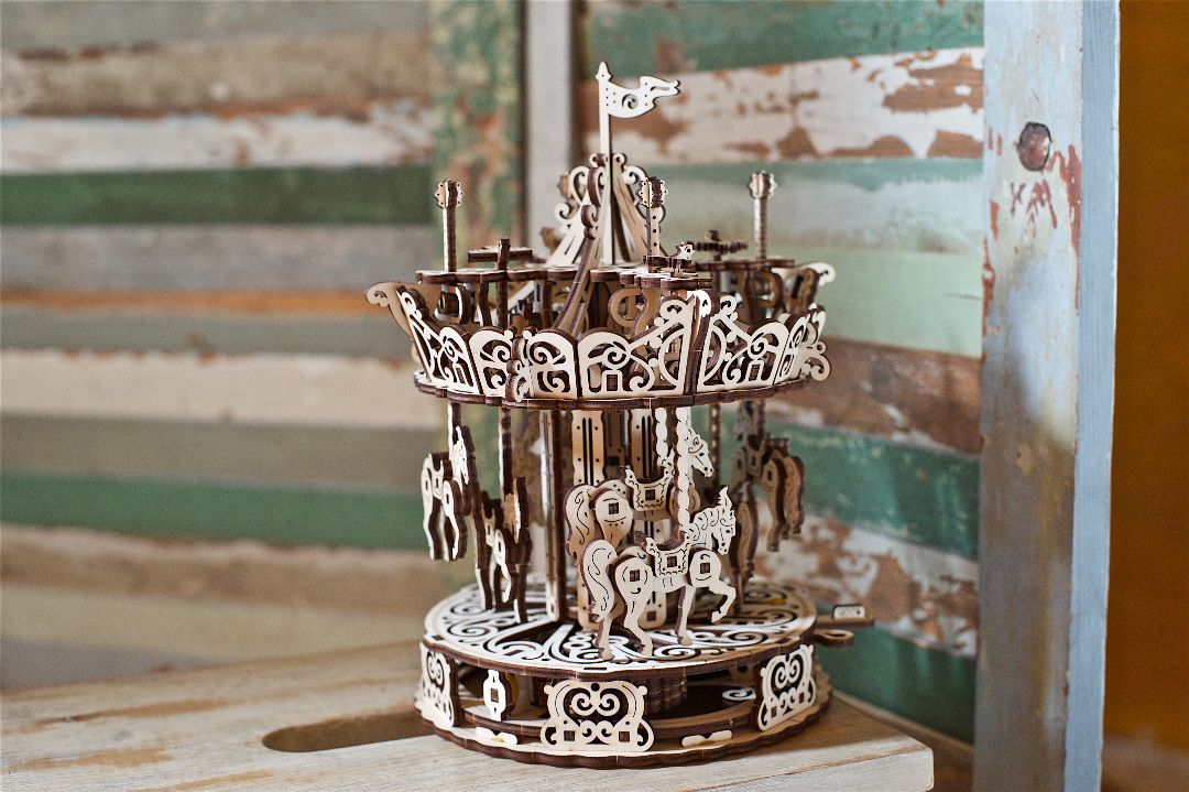 UGears Carousel - 305 Pieces - Click Image to Close