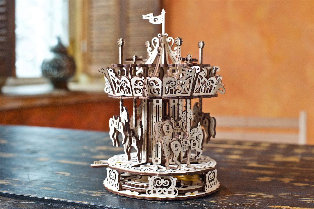 UGears Carousel - 305 Pieces