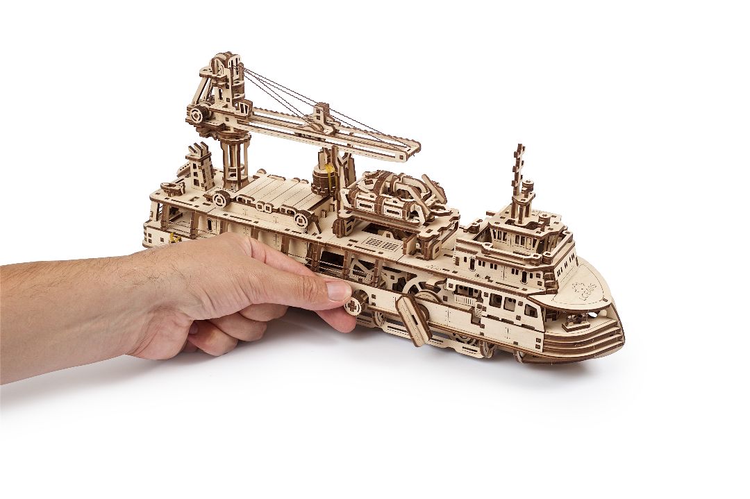 UGears Research Vessel - 575 pieces - Click Image to Close