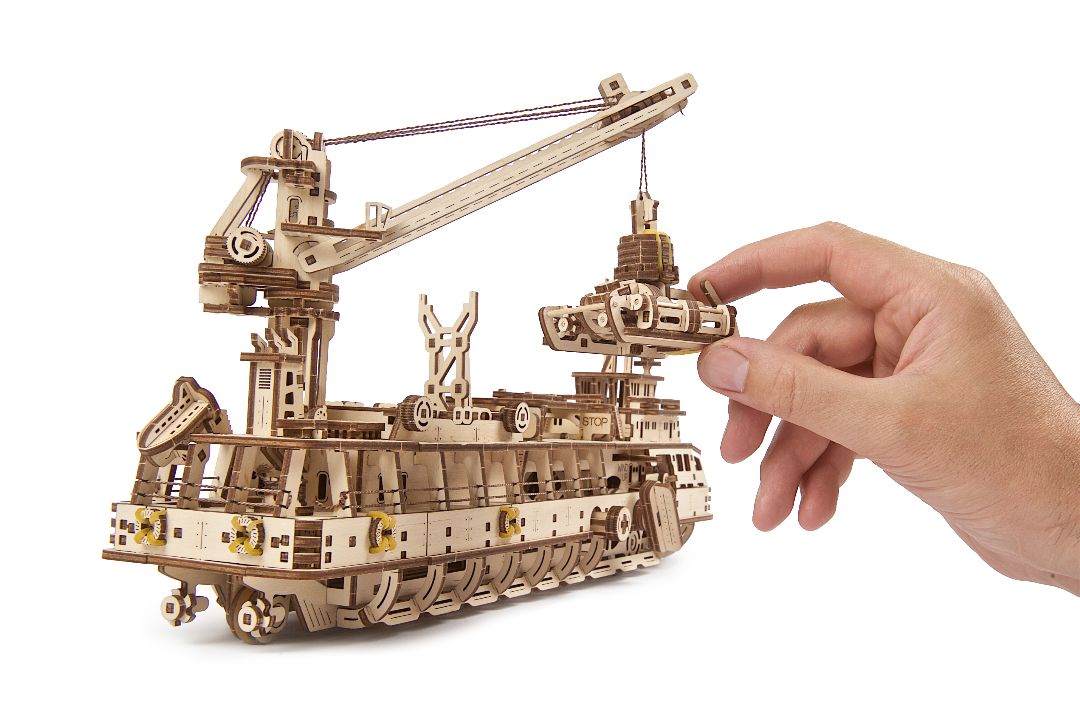 UGears Research Vessel - 575 pieces - Click Image to Close