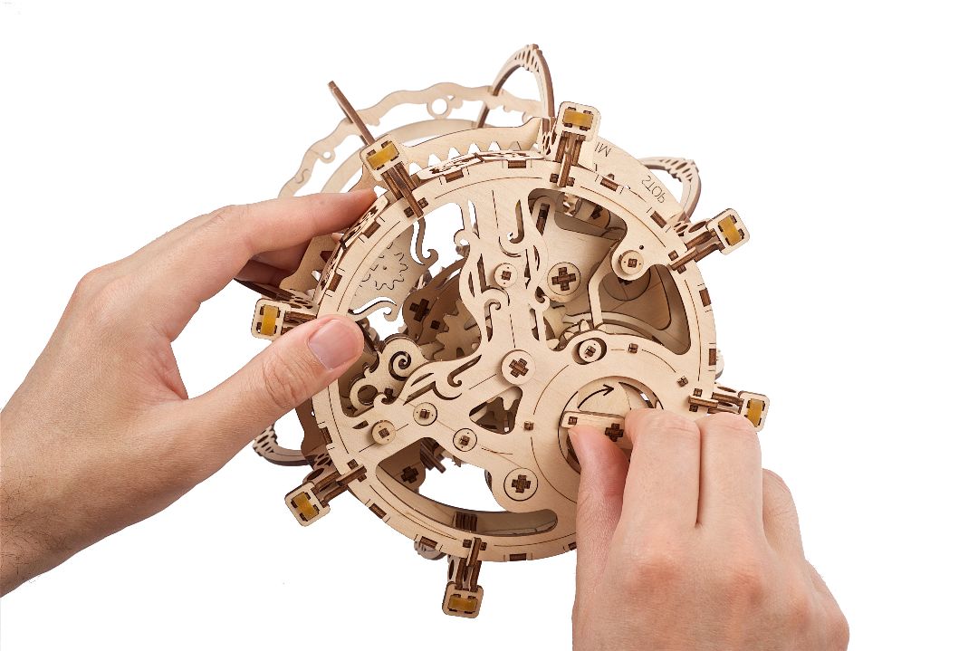 UGears Mechanical Aquarium model kit - 325 Pieces