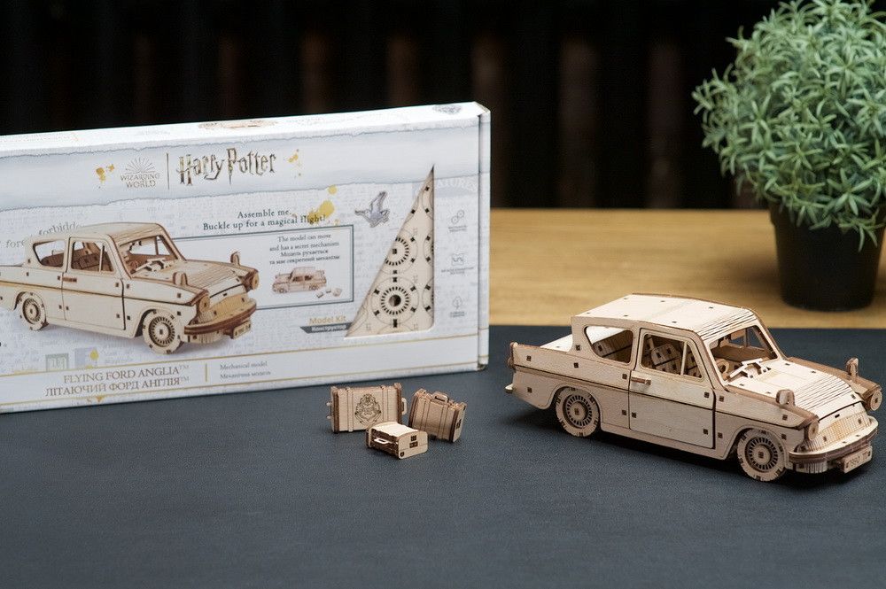 Ugears FLYING FORD ANGLIA - 246 Pieces