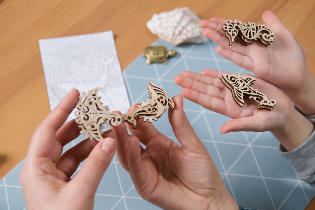 UGears U-Fidget Pacific Ocean (4 Models, Hanging Box) - 33 Piece