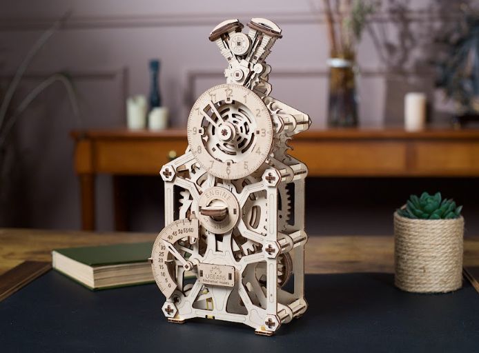 Ugears Engine Clock - 265 Pieces (Advanced) - Click Image to Close