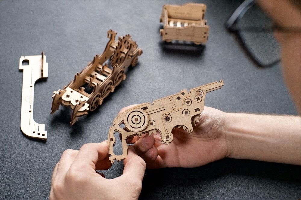 UGears Mini Locomotive - 172 Pieces (Easy) - Click Image to Close